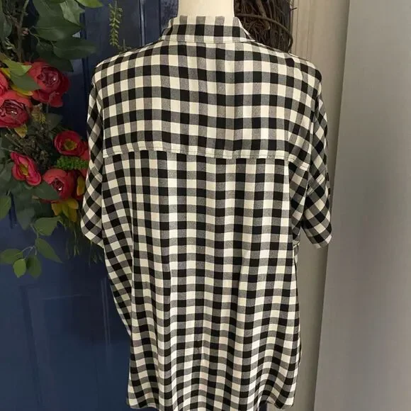 Madewell Short Sleeve Checkered Button front long Shirt Size Medium - Picture 2 of 5